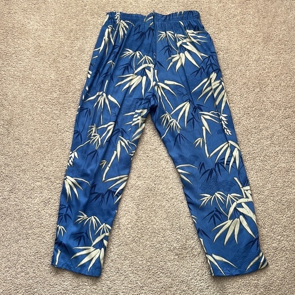 Young Hawaii Button Down Shirt and High Rise Cropped Pants Set Size Small - Picture 3 of 12